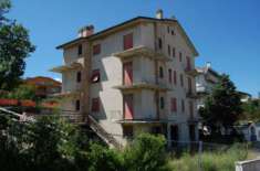 Foto Immobile in asta di 873 m con pi di 5 locali in vendita a Cingoli