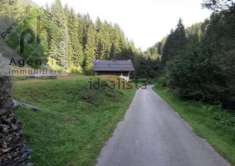 Foto immobile in montagna su due piani con giardino