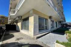 Foto IMMOBILI-IMMOBILE COMMERCIALE-Lungomare colombo, 84, 65126 pescara pe, italia