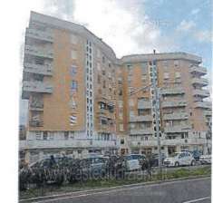 Foto IMMOBILI-IMMOBILE COMMERCIALE-Viale francesco petrarca, 196, 57125 livorno li, italia