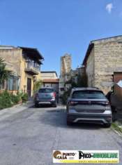 Foto In Via Mango Vendesi villa di 200 mq con portico, terrazzo e corte esterna, totalmente ristrutturata