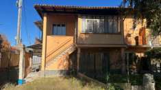 Foto In zona semicentrale, piccola palazzina libera su tre lati composta da due alloggi indipendenti, precisamente piano terra attualmente affittato a ? 25