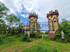 Foto INTERO EDIFICIO STORICO DEL '800 DA RISTRUTTURARE CON AMPIO TERRENO