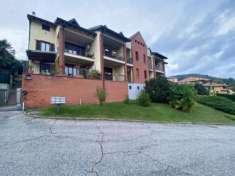 Foto introvabile appartamento mansardato con vista lago: 3 locali + servizi, terrazzino box e posto auto