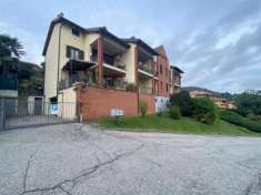 Foto introvabile appartamento mansardato con vista lago: 3 locali + servizi, terrazzino box e posto auto