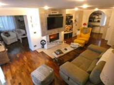 Foto Isola del piano
all interno del caratteristico borgo circondato dalle verdi colline marchigiane, a due passi da fossombrone, affacciato su una piazzet