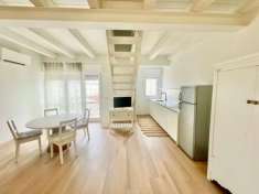 Foto Jesolo-luminoso attico-completamente ristrutturato-centralissimo-vicino al mare