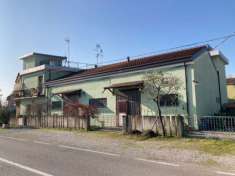 Foto Laboratorio Artigianale con Appartamento e giardino