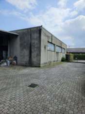 Foto LAMBRUGO CAPANNONE CON AREA ESTERNA E APPARTAMENTO