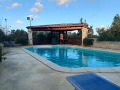 Foto lequile villa con parco e piscina