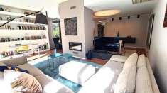 Foto LESMO GREEN Ampio 5 locali con Tripli Servizi, Giardino su tre lati di 280 mq, Cantina e 2 Boxes