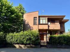 Foto LIBERO SUBITO APPARTAMENTO 4 LOCALI CON TAVERNA E GIARDINO PRIVATO