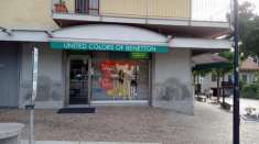 Foto Locale ad uso commerciale in zona pedonale.