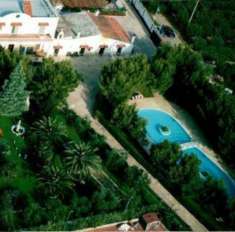 Foto Locale Commerciale - Turi . Rif.: (68821667)