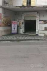Foto Locale commerciale fronte strada