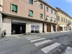 Foto LOCALE COMMERCIALE IN POSIZIONE DI FORTE VISIBILIT