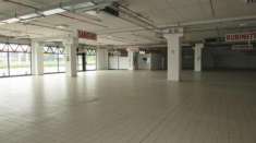 Foto Locale commerciale in vendita a Civitanova Marche