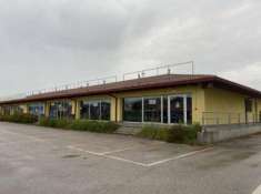 Foto Locale commerciale in vendita a Latisana - 12 locali 697mq