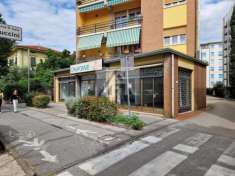 Foto Locale commerciale in vendita a Lucca