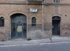 Foto Locale commerciale in Vendita a Siena Via Simone Martini,  53100