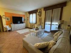 Foto Luzzara vendesi casa indipendente 8 vani 360 Mq