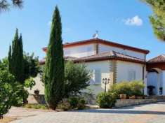 Foto Maestosa villa con piscina vista mare a S.Marinella