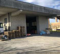 Foto Magazzino in Vendita, 1 Locale, 367 mq, Sala Baganza