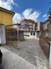 Foto Magazzino in vendita a Gravina di Catania