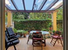 Foto MARINA DI MASSA, centro e a soli 200 mt dal mare, appartamento al piano terra con giardino: soggiorno con angolo cottura dal quale si pu accedere al
