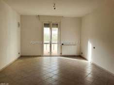 Foto MASSA, loc. Quercioli, vendesi appartamento al piano rialzato completamente ristrutturato: sala, cucina abitabile, disimpegno, 3 camere, 2 bagni e n.