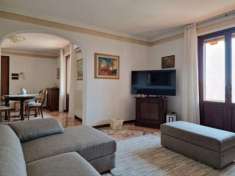 Foto MASSA, vicino al centro, vendesi in esclusiva bellissima porzione di bifamiliare con ampio giardino e meravigliosa vista MARE-MONTI:  sala, tinello, c