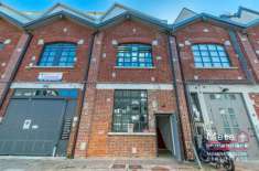 Foto Milano, via Mecenate - Ampio loft accanto studi RAI