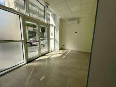 Foto MODUGNO(BA), ZONA CARABINIERI, LOCALE COMMERCIALE CON CANNA FUMARIA