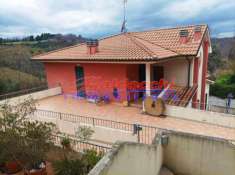 Foto MOMBAROCCIO - ATTICO CON TERRAZZI E GARAGE