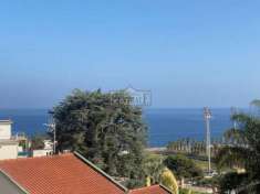 Foto Monolocale di pregio ristrutturato con terrazzo vivibile vista mare comodo spiagge.