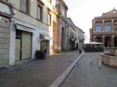 Foto MURI di NEGOZIO Piazza Cavour - Rimini