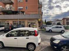 Foto NEGOZIO ANGOLARE VIA MARCHESA DI BAROLO ANGOLO VIA A. PROVOLO