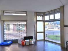 Foto Negozio d�angolo vetrinato di 40mq � rent to buy