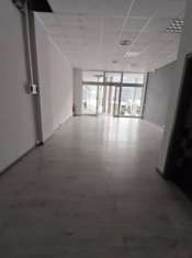 Foto Negozio di 70 mq. con antibagno e bagno