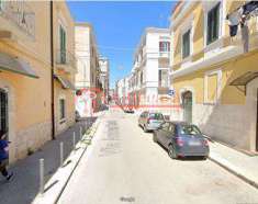 Foto Negozio in Vendita, 1 Locale, 29 mq, Trani (Centro)