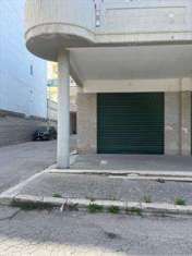 Foto Negozio in Vendita, 1 Locale, 70 mq, Canosa di Puglia