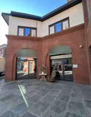 Foto Negozio in Vendita, 1 Locale, 78 mq, Torino
