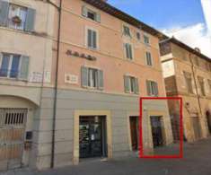 Foto Negozio in Vendita, 1 Locale, 80,3 mq, Foligno