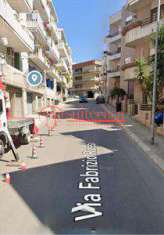 Foto Negozio in Vendita, 4 Locali, 105 mq, Canosa di Puglia