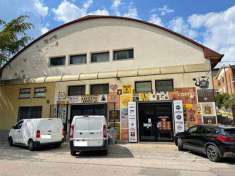 Foto Negozio in Vendita, pi di 6 Locali, 685 mq, Perugia (Settevalli