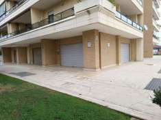 Foto Negozio in vendita a Aprilia - 1 locale 52mq