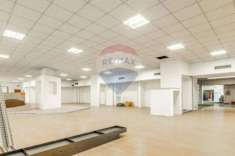 Foto Negozio in vendita a Busto Arsizio - 1 locale 1545mq