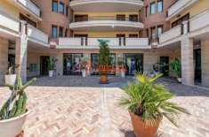 Foto Negozio in vendita a Canosa Di Puglia - 2 locali 235mq