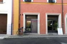 Foto Negozio in vendita a Cento - 3 locali 60mq