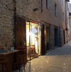 Foto Negozio in vendita a Foligno - 3 locali 105mq